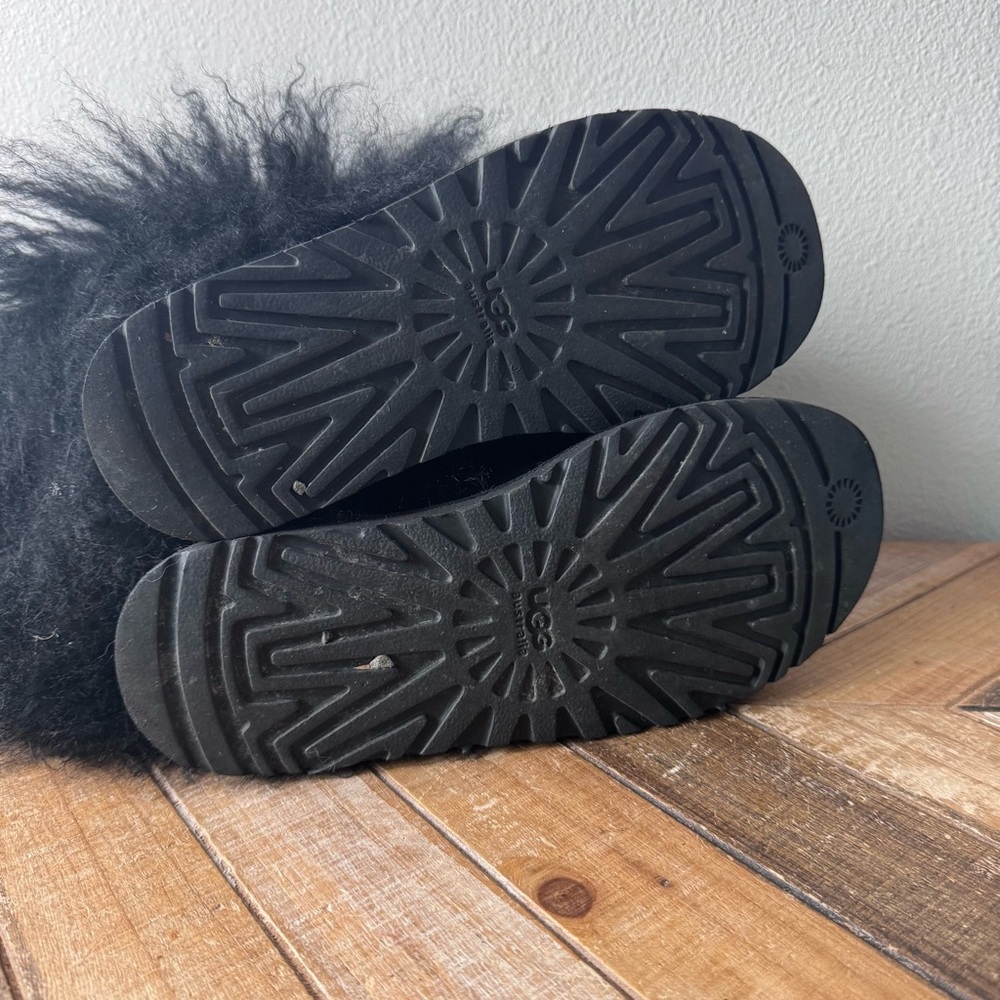 UGG Short Mongolian Sheepskin Cuff Boot - Picture 9 of 14